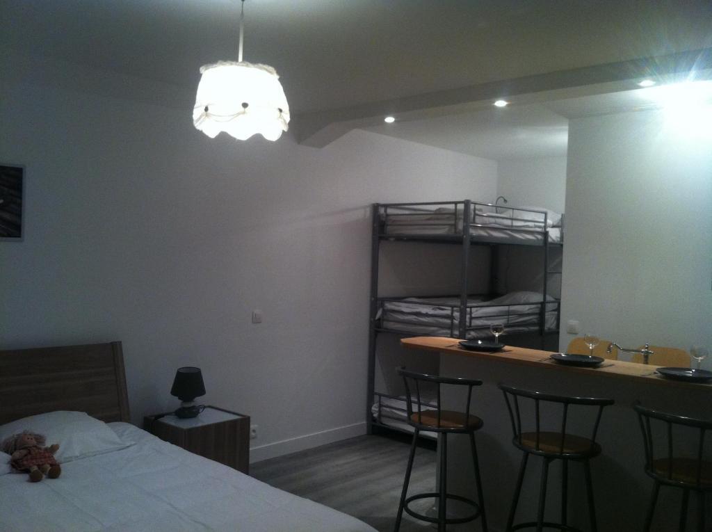 Gites Poirier Bazin Montry Room photo