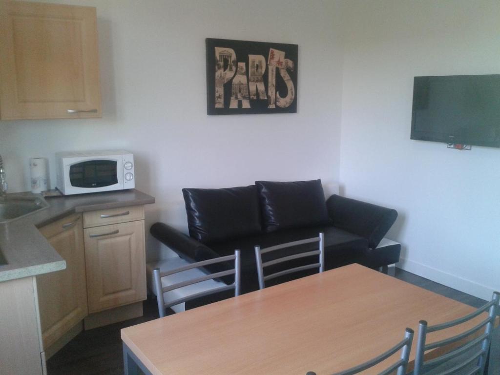 Gites Poirier Bazin Montry Room photo